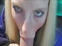 Teenie gibt Kehlenfick im POV
